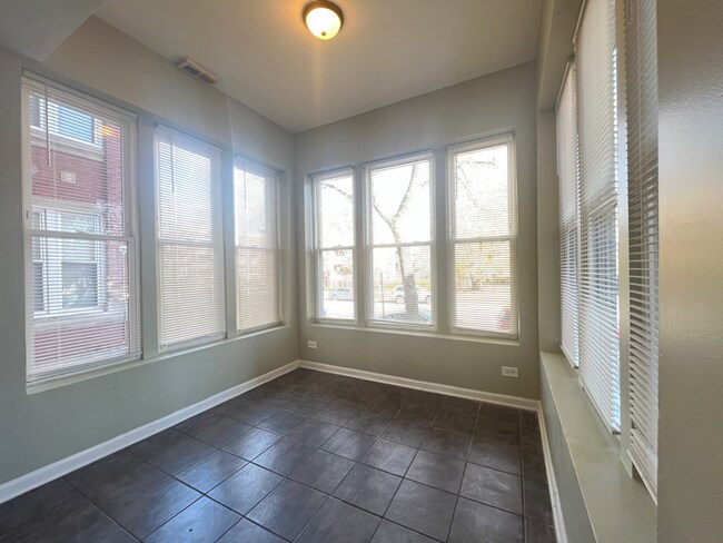 Building Photo - 5721 S Prairie Ave