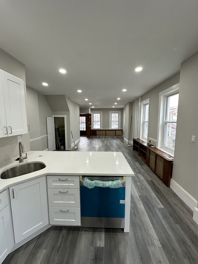 Building Photo - 7311 Lawndale Ave