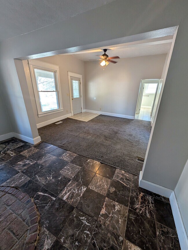 Foto del edificio - 817 S Newton Ave