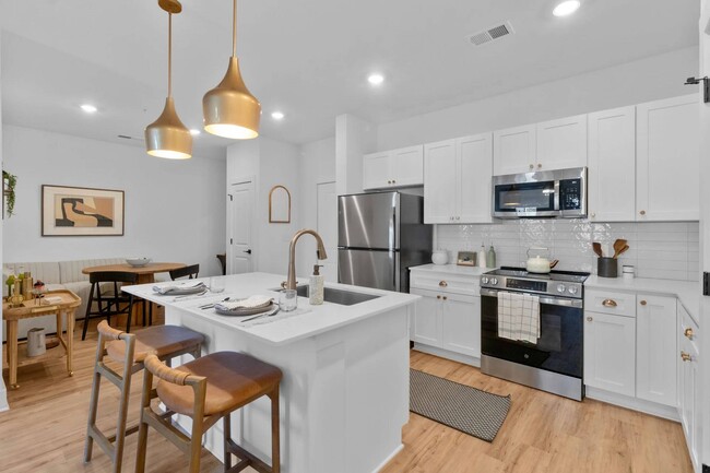 Building Photo - The Nixon