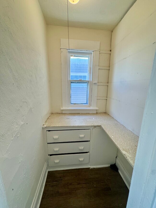 Building Photo - 904 Charlotte St