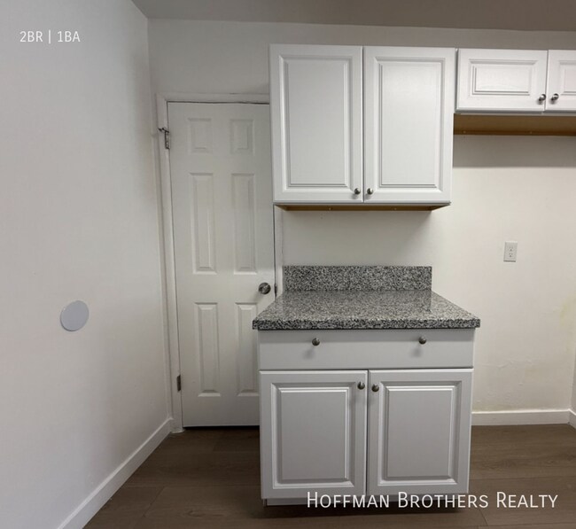 Foto del edificio - 7339 Woodman Ave