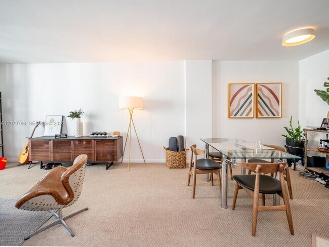 Building Photo - 10275 Collins Ave