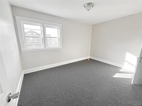 Building Photo - 527 24th St