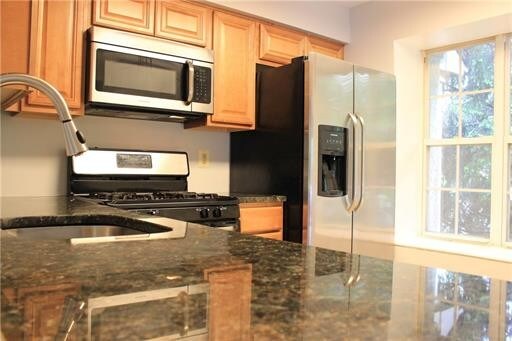 Foto del edificio - 1402 Commons at Kingswood Dr