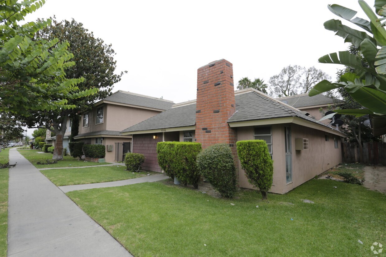 Primary Photo - 16562-16566 Alliance Ave