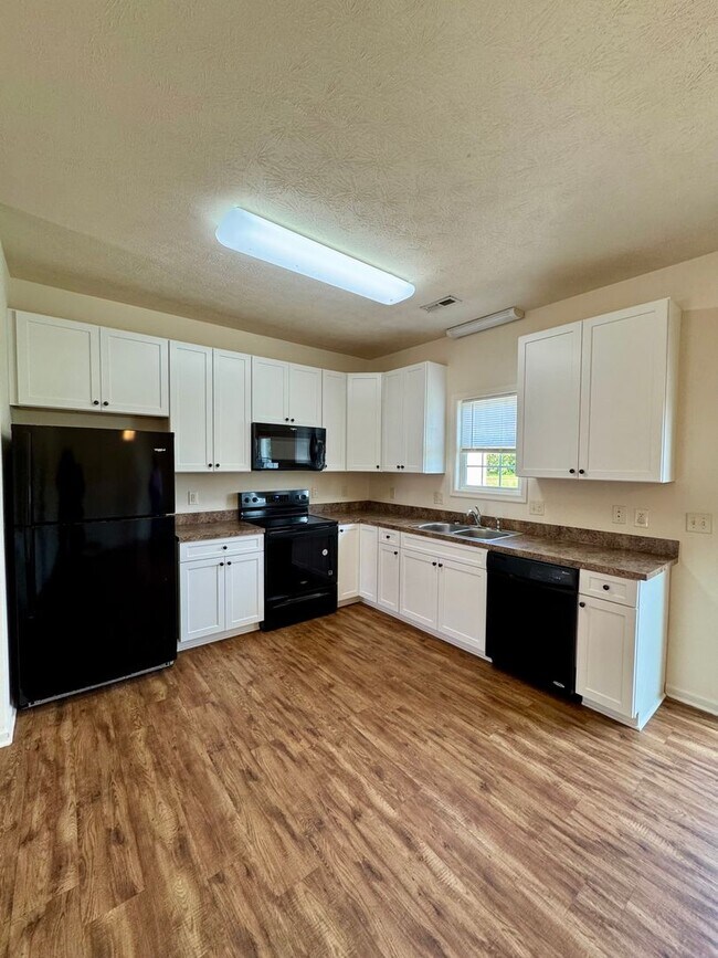 Foto del edificio - 3 Bedroom, 2.5 Bath Two Level Townhouse