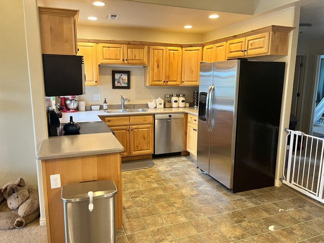 Building Photo - 467 S 2550 W