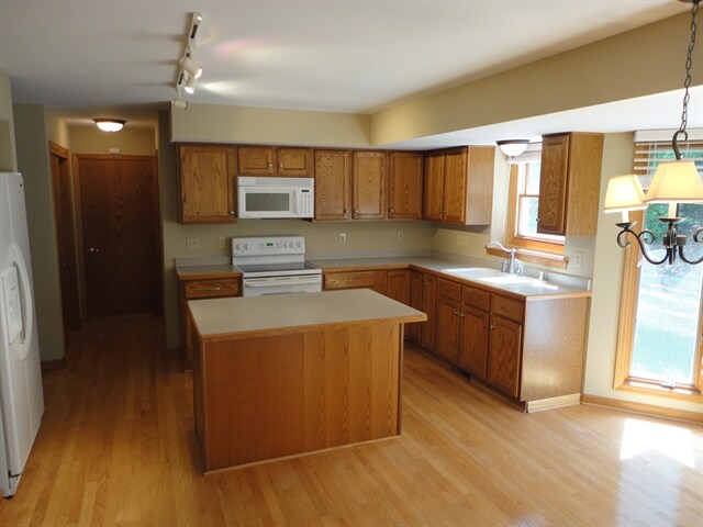 Building Photo - 1883 Arapaho Ct