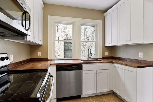 Kitchen - 4532 Garfield Ave