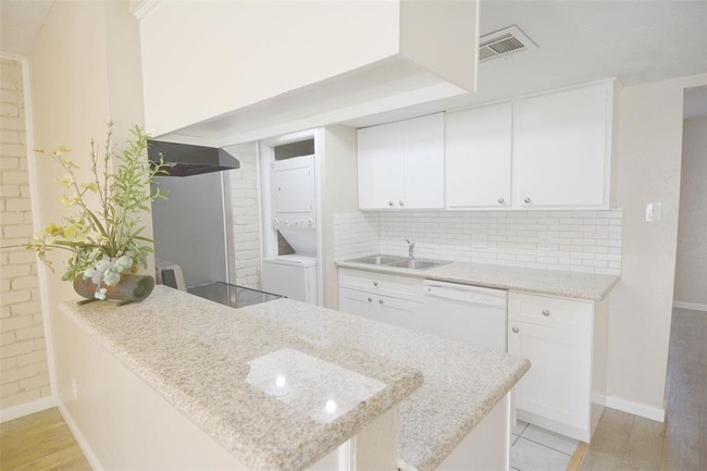 Foto del edificio - 7148 Jetty Ln