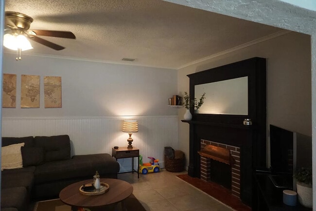 Great Room - 715 Naples Dr