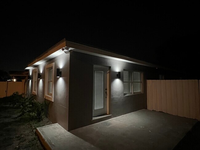 Building Photo - 1332 NW 3rd Ave