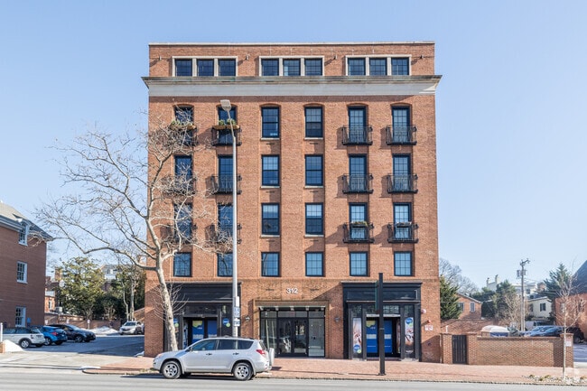 Exterior - 312 S Washington St