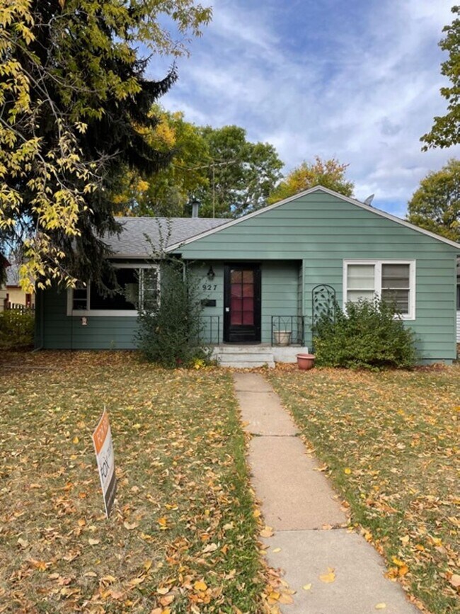 Building Photo - CHARMING 3 BED/1 BATH HOME IN THE HEART OF...