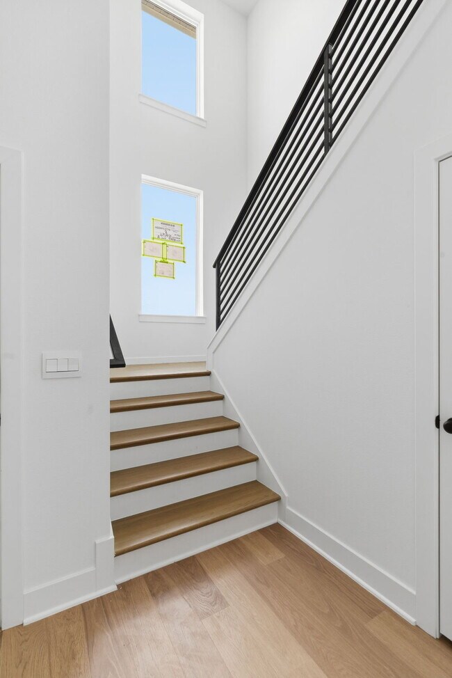 Building Photo - 1834 E Fiji St