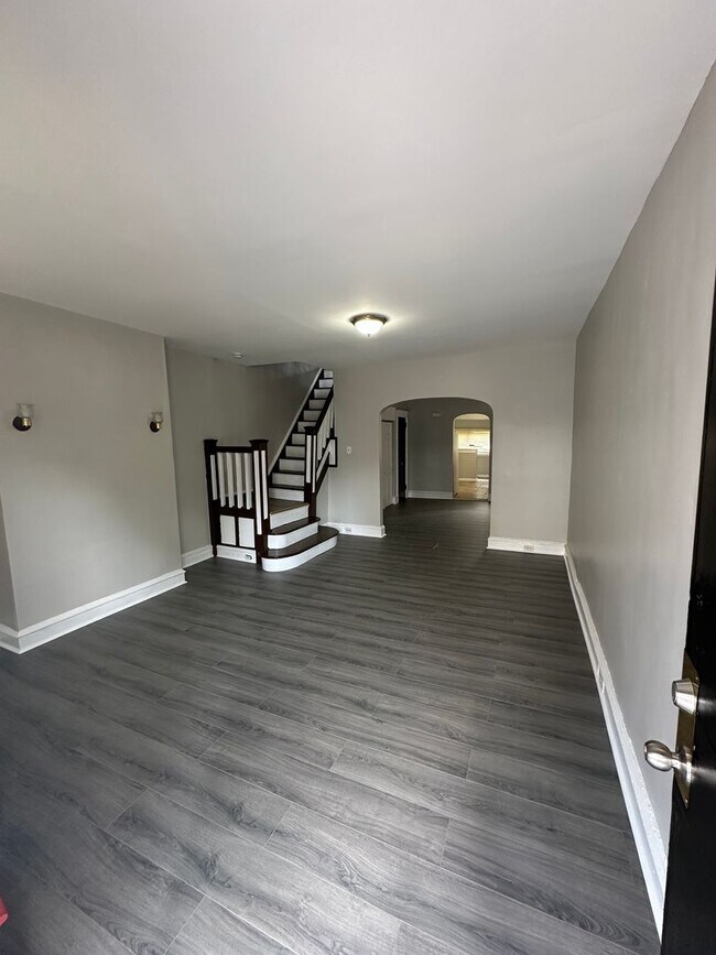 Foto del edificio - 3 Bed, 1 Bath townhome