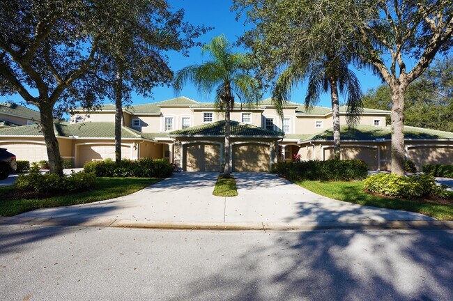 Foto del edificio - 3505 Laurelgreens Ln S