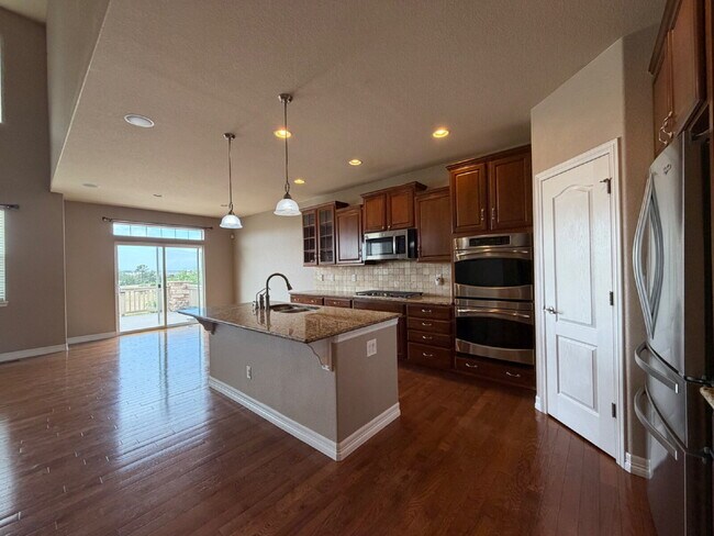 Building Photo - Luxurious 5-Bed Oasis with Scenic Views and Elegant Finishes in Blackstone Country Club, Includes...
