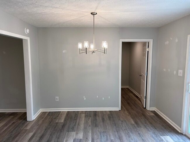 Building Photo - 13 Chaney Way