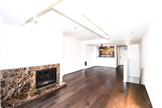 Building Photo - Two Bedrooms, Two Baths Town-home With 1 G...