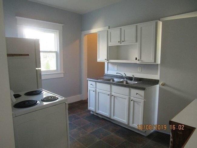 Building Photo - SECTION 8 ACCEPTED - 847 N Dearborn St