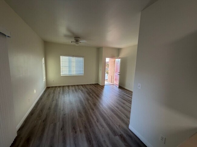 Foto del edificio - 6712 Edgeview Dr