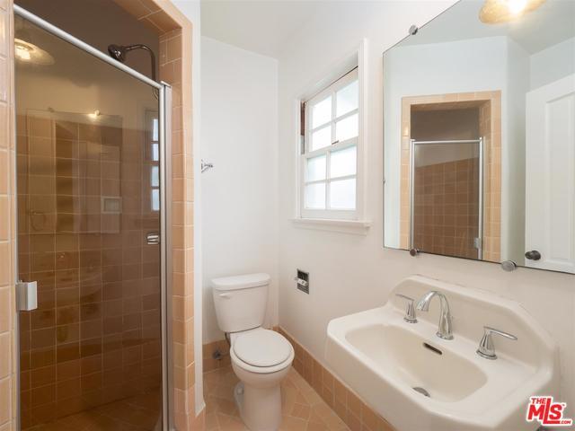 Building Photo - 223 S Roxbury Dr