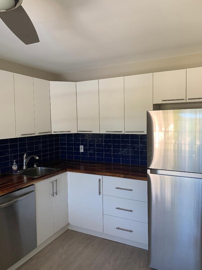 Kitchen - 21820 Cypress Cir