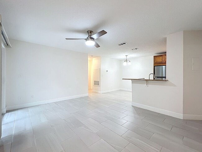 Building Photo - 2580 Grassy Point Dr