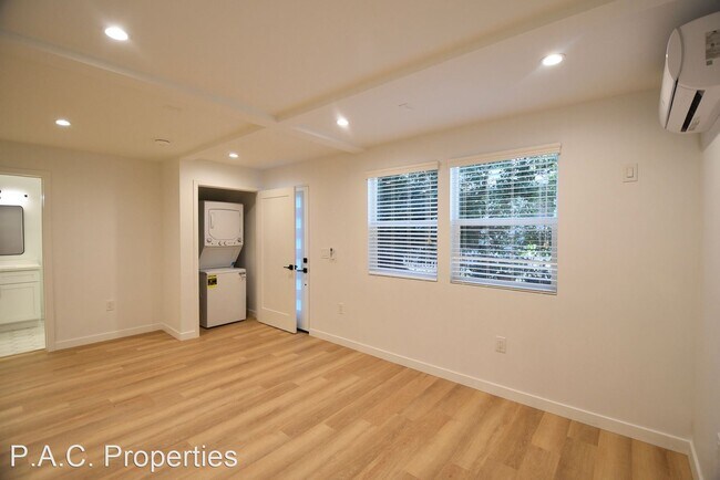 Foto del edificio - 1 br, 1 bath Apartment - 14437 Dickens Str...