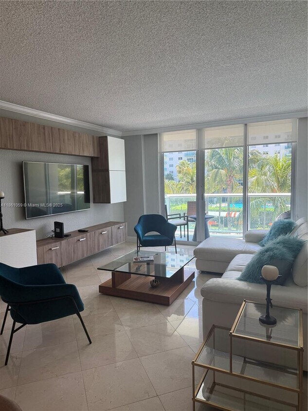 Primary Photo - 19380 Collins Ave