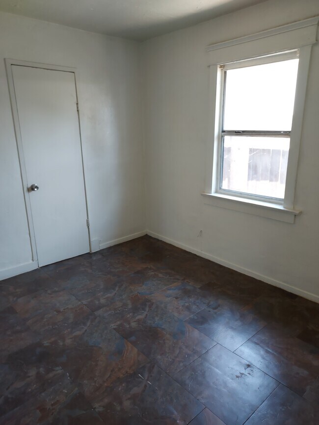 Foto del edificio - 1387 N D St