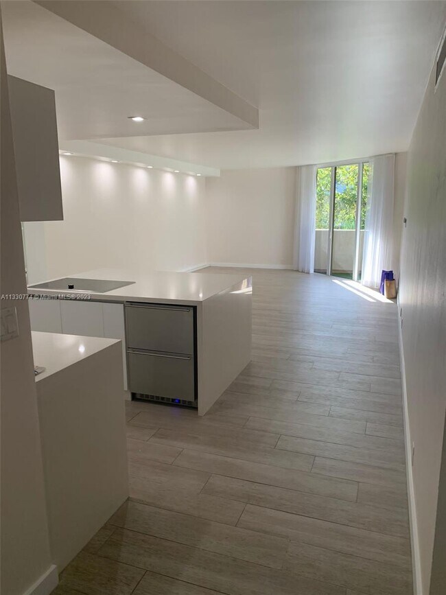 Building Photo - 121 Crandon Blvd