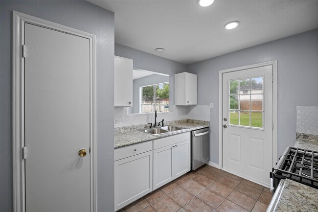 Foto del edificio - 12714 Verdant Brook Dr