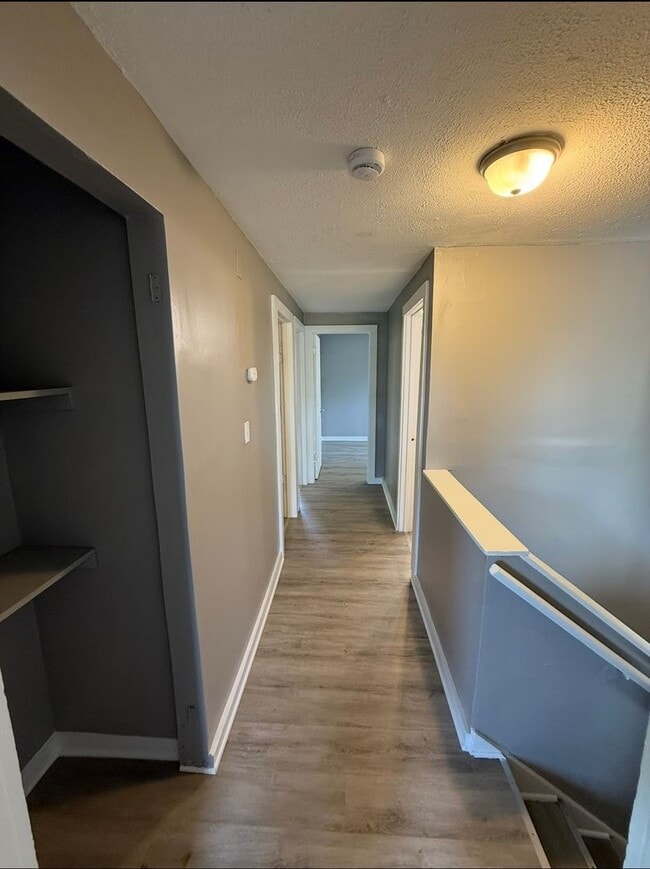 Building Photo - 3 Bed, 2 Bath House!