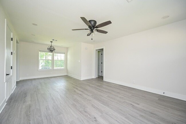 Building Photo - 226 Hyta St