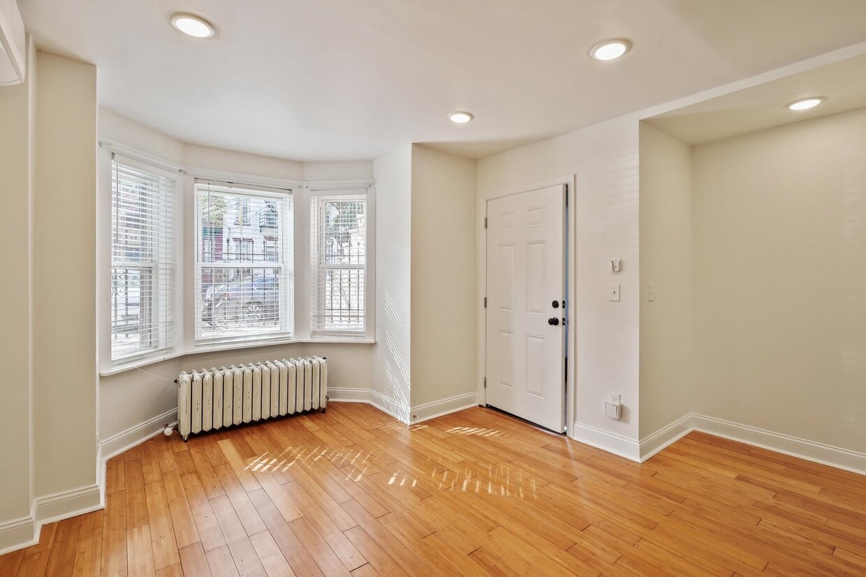 22 Belmont Ave Unit 1, Jersey City, NJ 07304 Room for Rent in Jersey