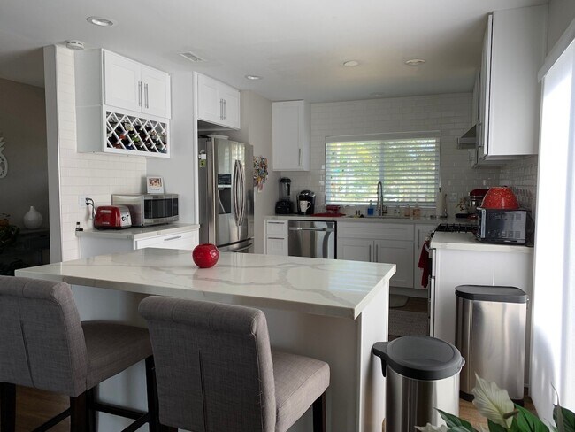 Building Photo - DEL CERRO SINGLE LEVEL DETACHED 3BR/2BA HO...