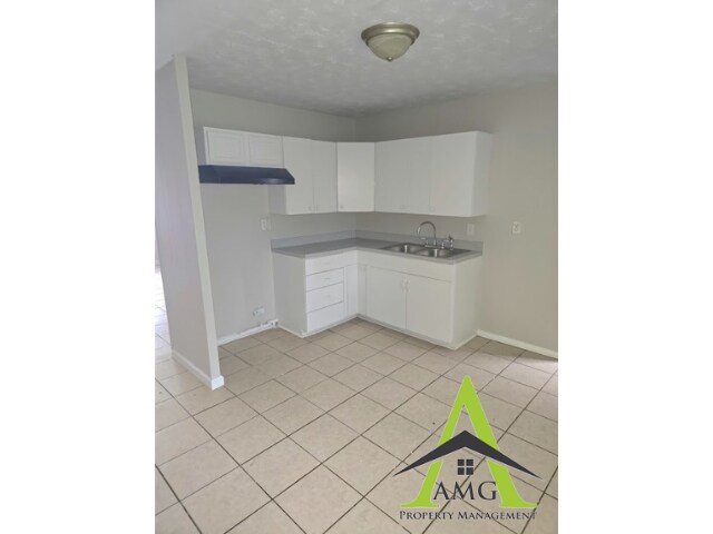 Foto del edificio - 8302 Laughlin Dr