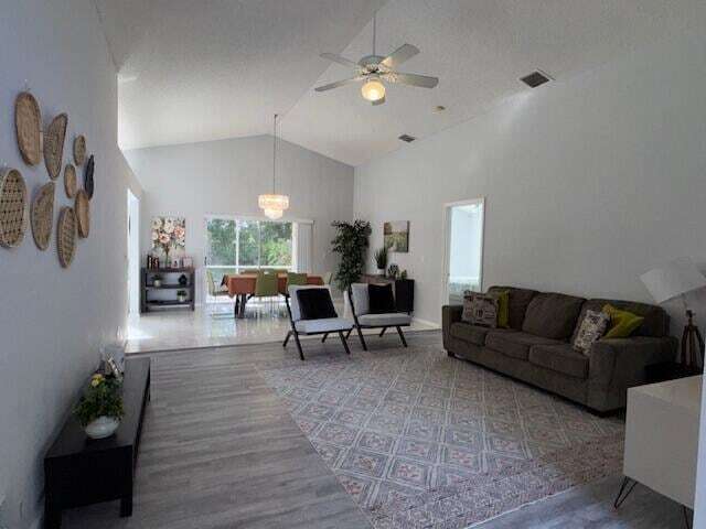 Building Photo - 1883 Oak Berry Cir