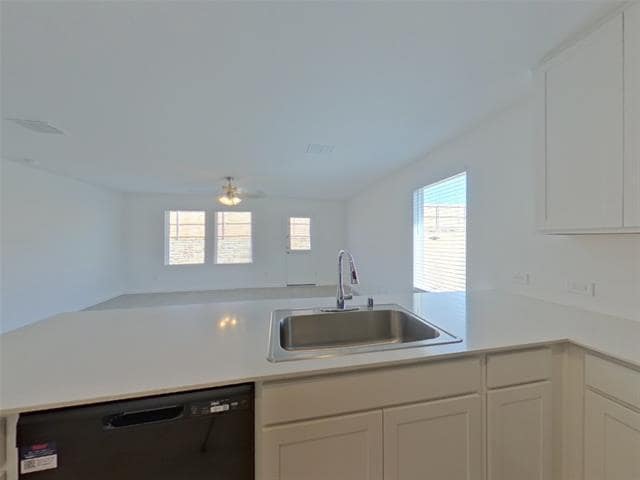 Foto del edificio - 10700 Dusty Rnch Rd