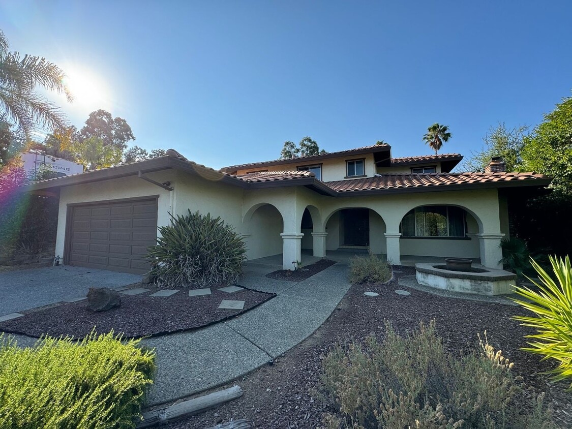Foto principal - Coming Soon! Incredible 4-Bedroom Home in ...