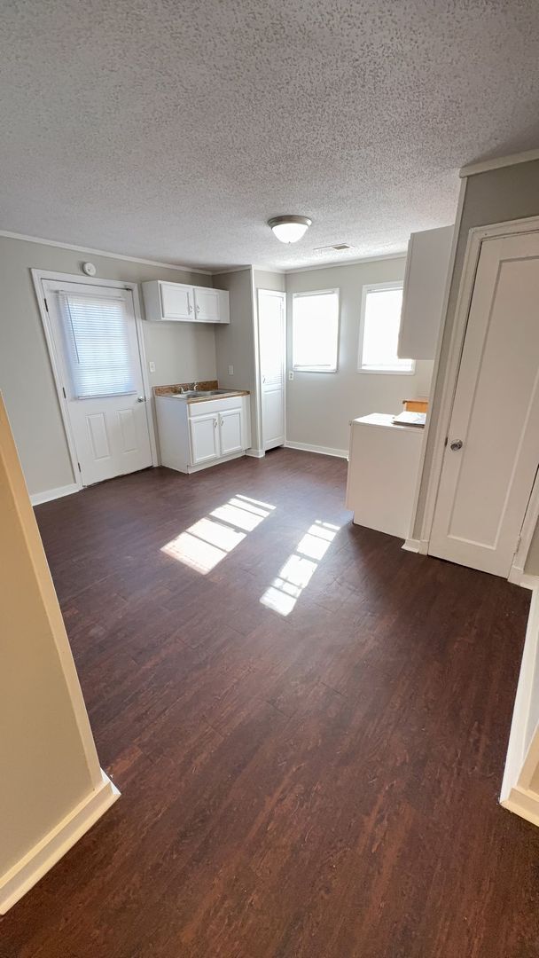 Foto del edificio - Very Nice 2 bedroom 1 bath Newly Rehabbed Duplex