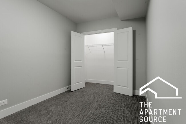 Foto del edificio - 2326 N Southport Ave