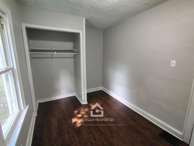 Foto del edificio - 1325 W 10th St
