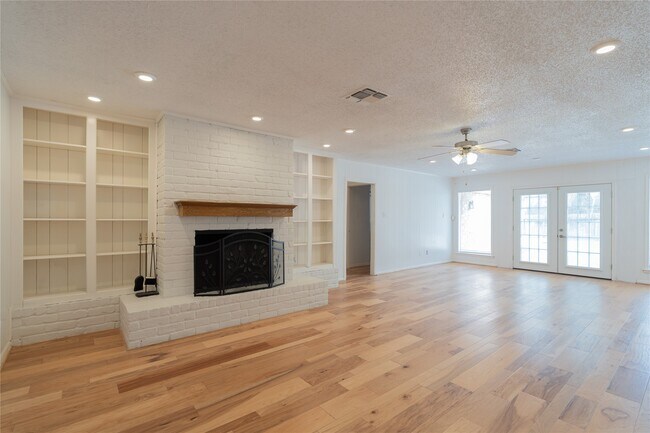 Foto del edificio - 12910 Shady Knoll Ln