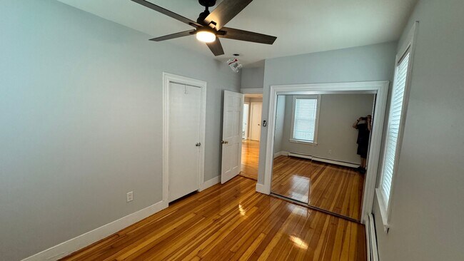 Building Photo - BU Modern 5-bed + 2-bath