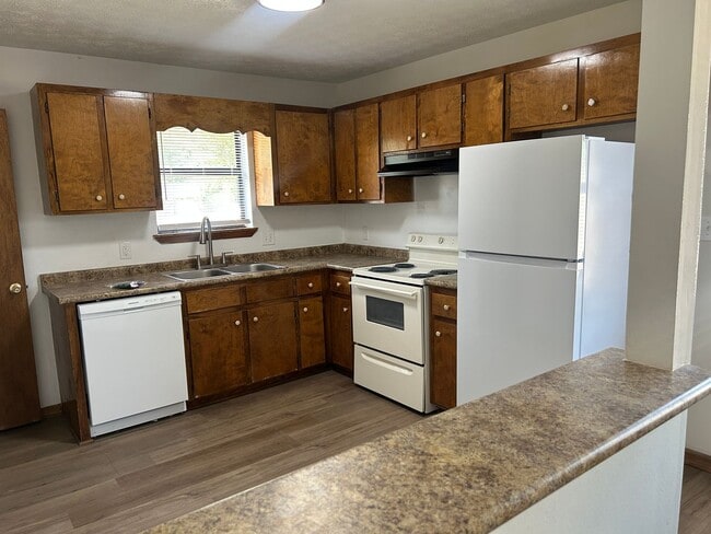 Building Photo - 125/127 Deer Creek Dr