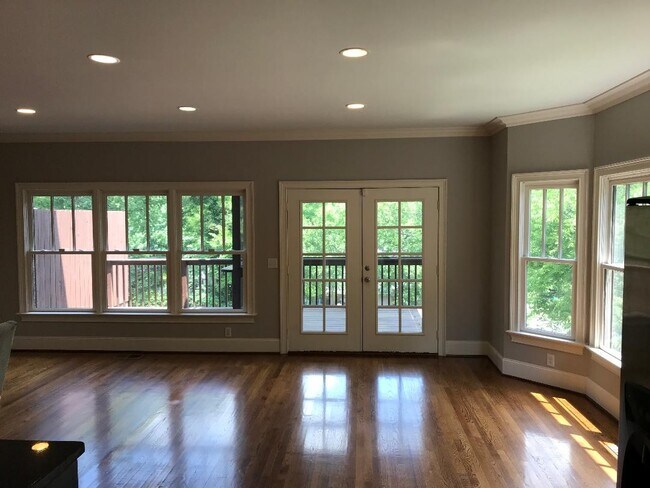 Foto del edificio - 1800A Ashwood Ave
